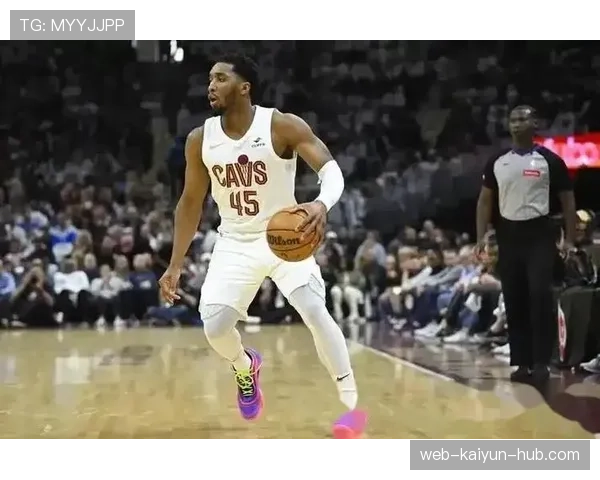 多诺万·米切尔突破得分拉开与库里的无球威胁差距