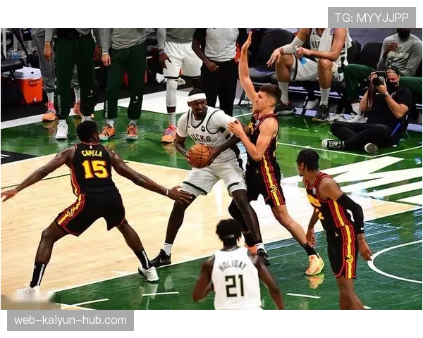 波蒂斯挡拆掩护为字母哥拉开空间成为稳定外线点