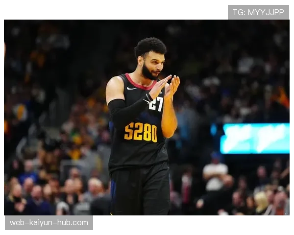 穆雷无球跑动效率提升，主导掘金外线进攻