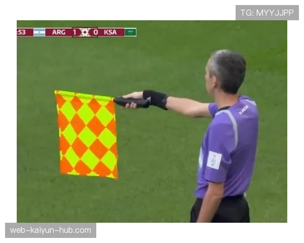 边裁职责：越位判罚与出界判定关键标准