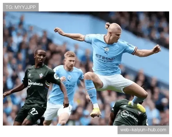 曼城进攻看似集中中路，边路隐患逐步显现对赛季稳定性造成考验